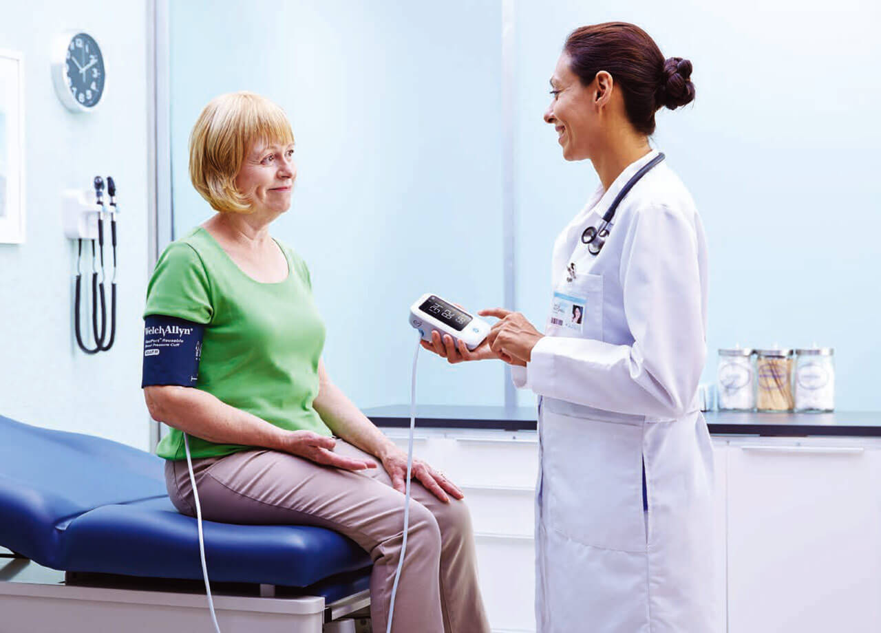 Accurate monitoring of arterial hypertension with blood pressure monitors